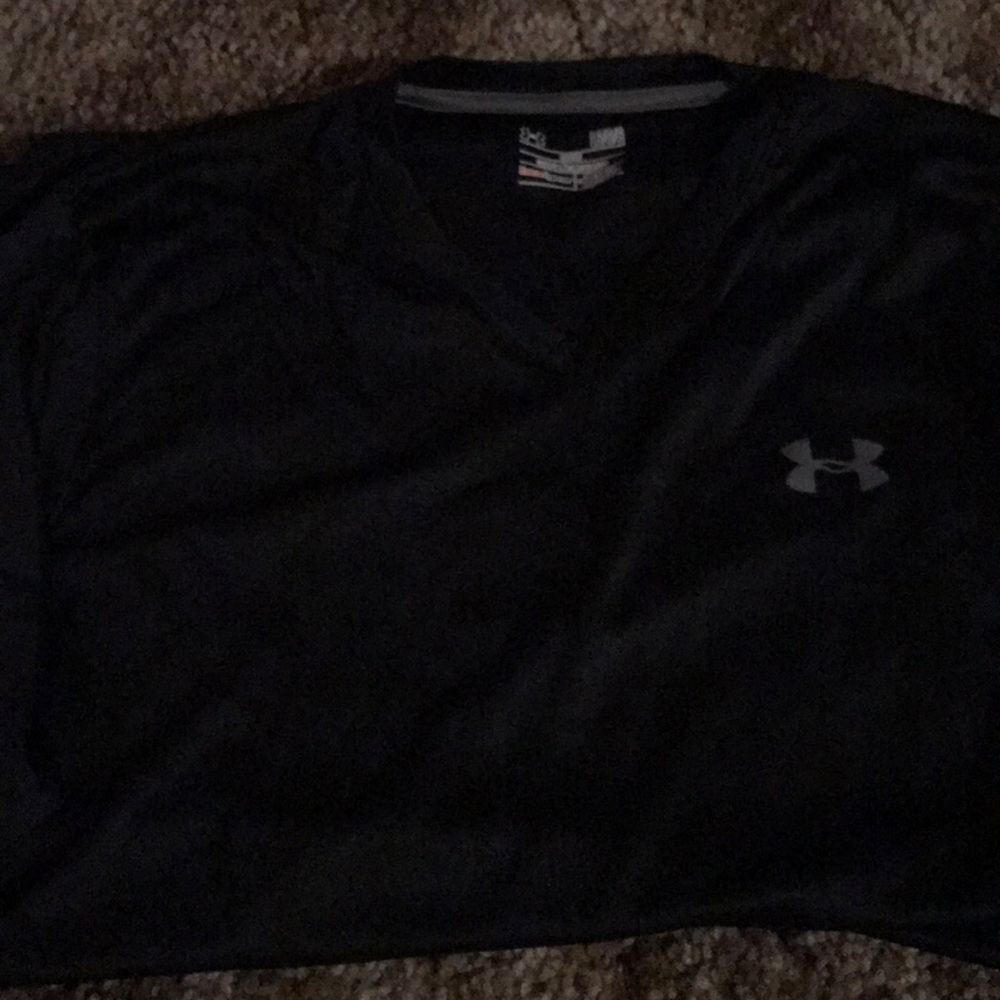 V- neck t-shirt